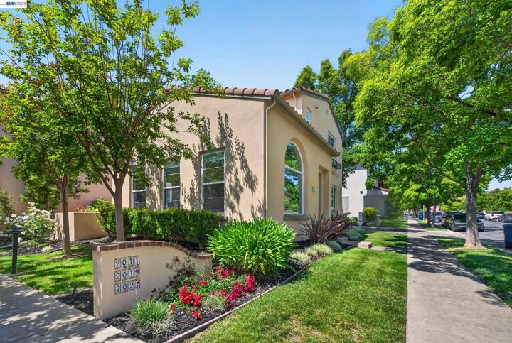 Property Photo:  2011 Cedarwood Loop  CA 94582 
