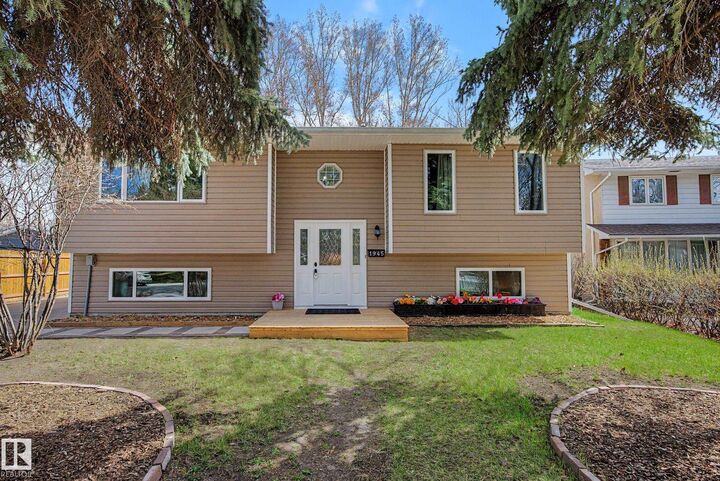 Property Photo:  1945 Glenmore Avenue  AB T8A 0X6 