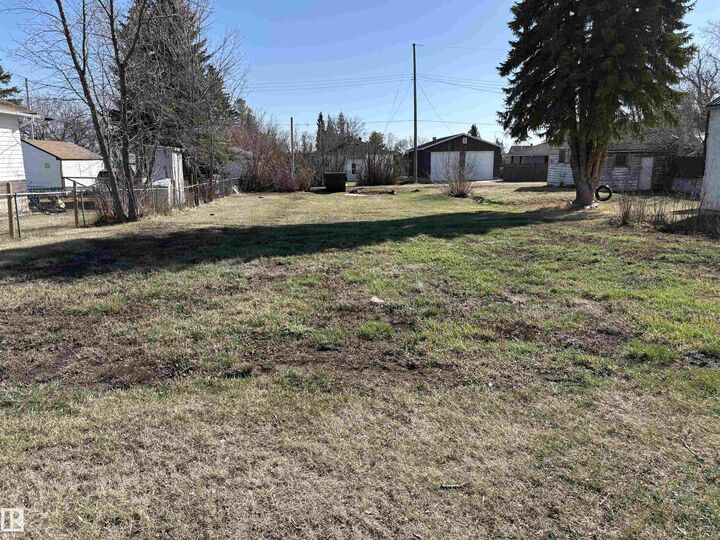 4811 50 Ave — photo 1