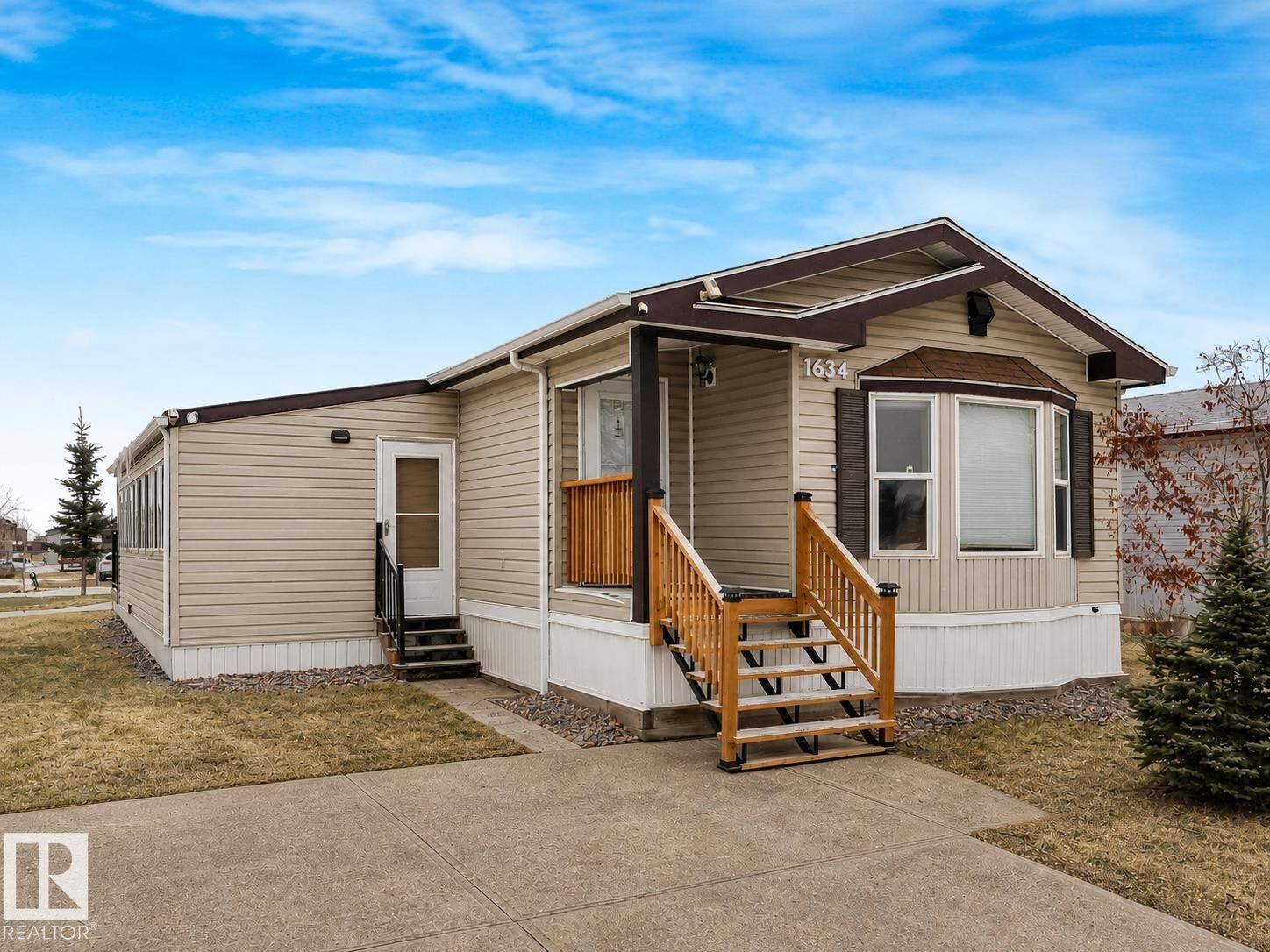 Property Photo:  1634 66 Ave - Maple Ridge Mh Pa NW  AB T6P 0A6 