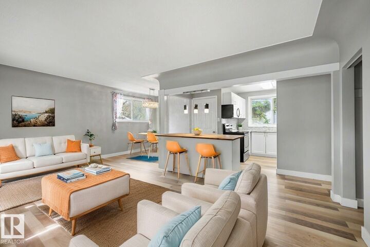 Property Photo:  12423 135 Street NW  AB T5L 1X8 