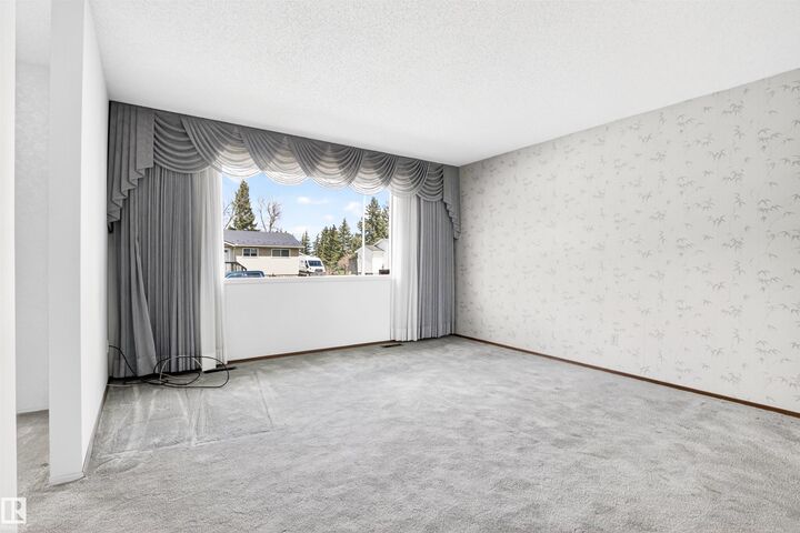 Property Photo:  29 Bristow Crescent  AB T7X 2E1 