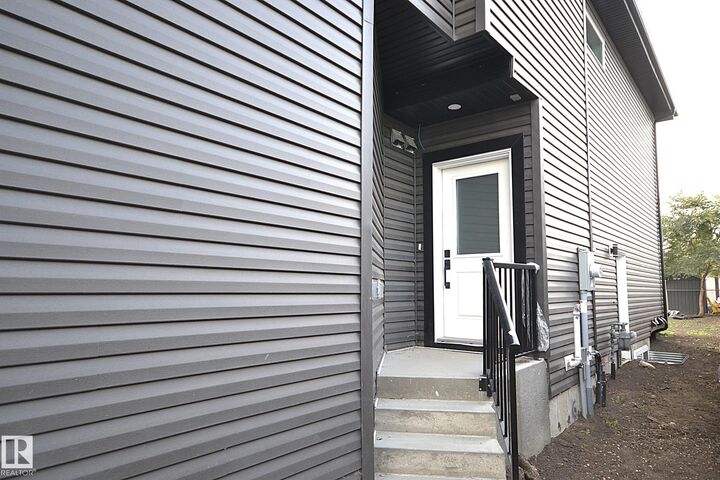 Property Photo:  1314 35 Street NW  AB T6L 3E8 
