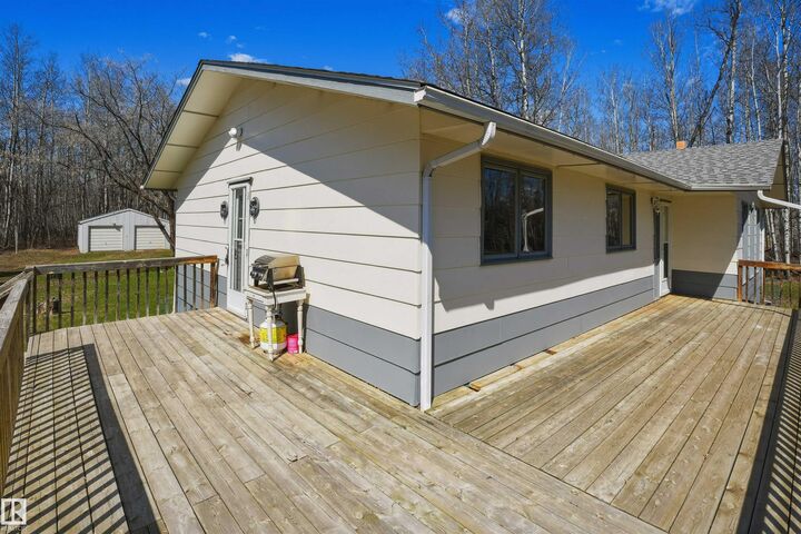 Property Photo:  640052 Rge Road 233  AB T0G 1T0 