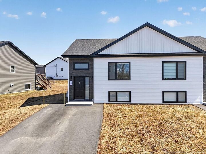 107 Francfort Crescent — photo 1
