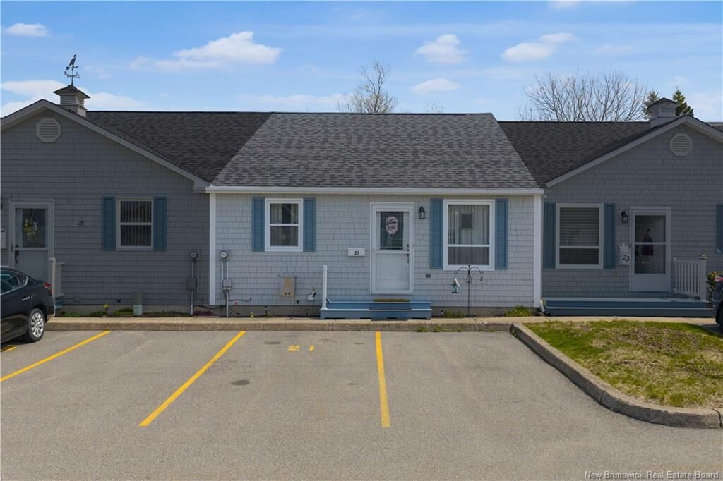 Property Photo:  21 Blue Herron Park  NB E2M 5L7 