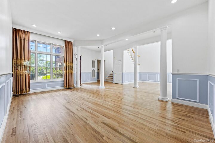 Property Photo:  11 Belvedere Court  NY 11030 