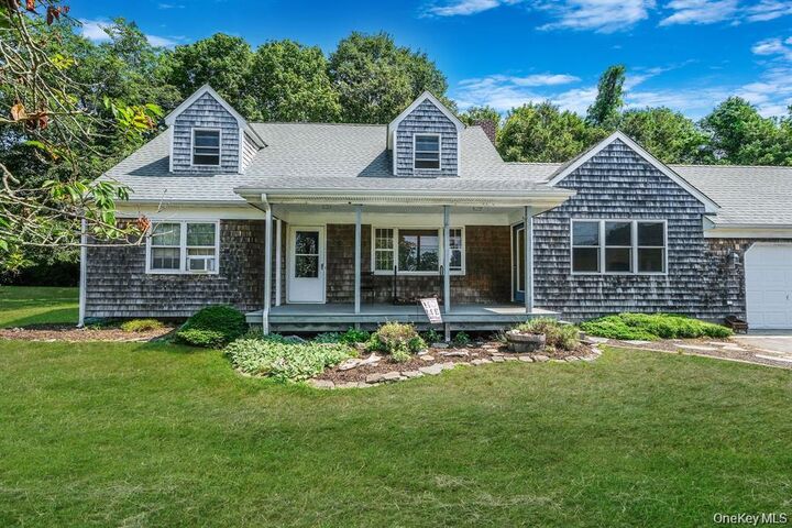 Property Photo:  295 Willow Terrace Lane  NY 11957 