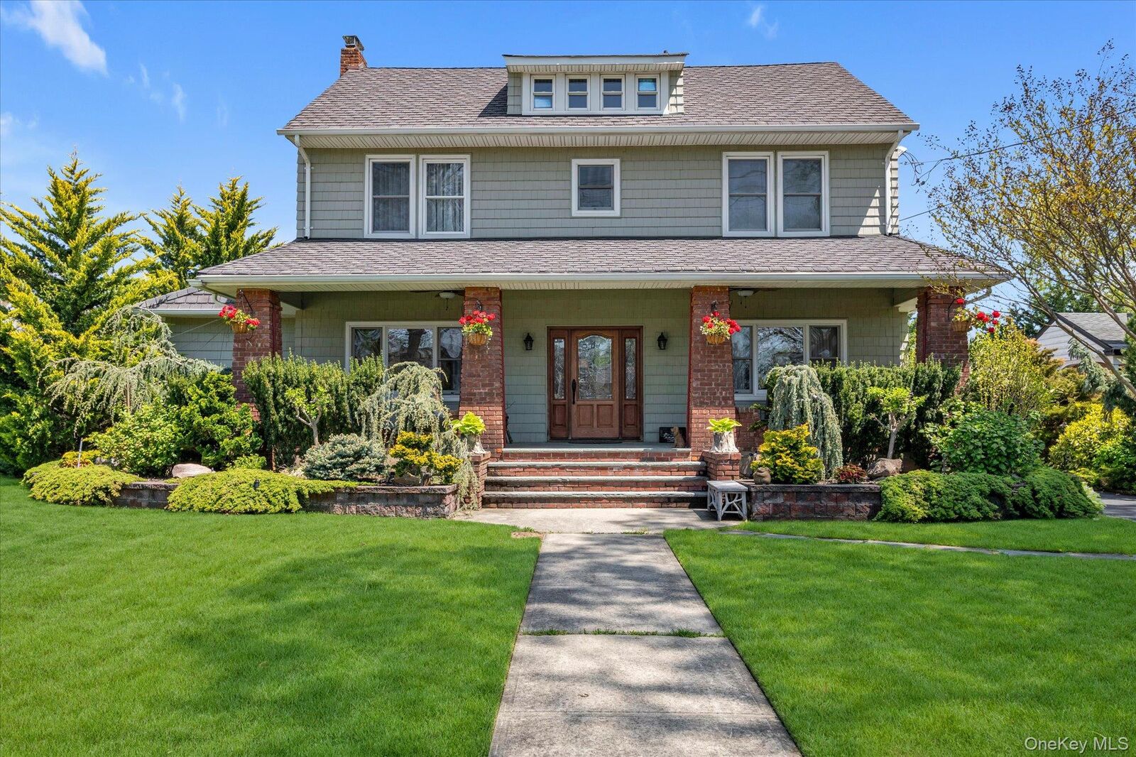 Property Photo:  725 Scranton Avenue  NY 11518 