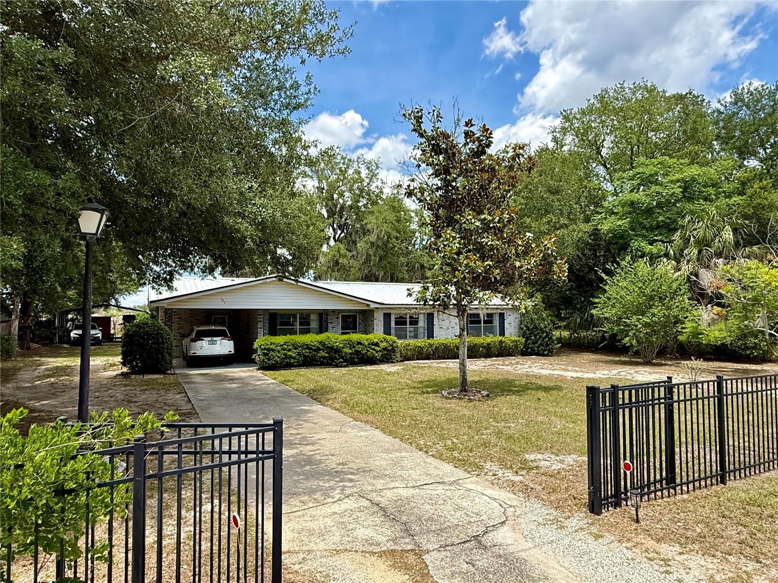 Property Photo: 131 Willow Street FL 33859