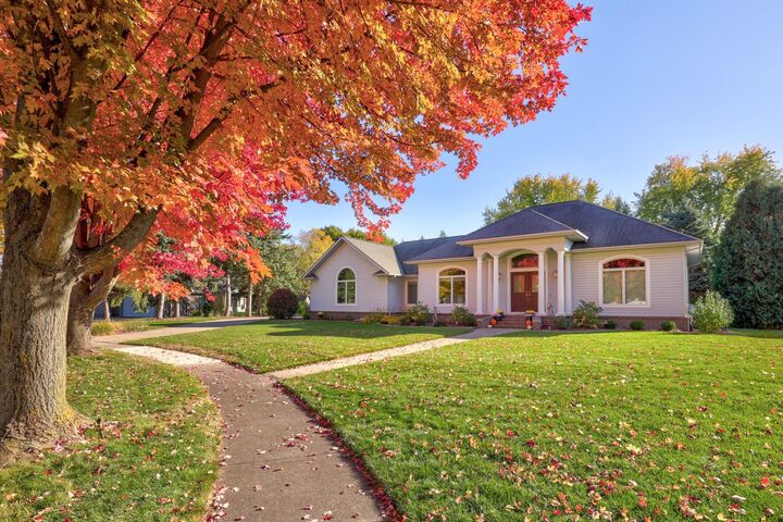 Property Photo:  7 Wickson Court  MI 48734 