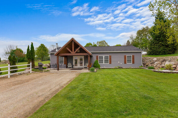 Property Photo: 2922 S Hillsdale Road MI 49242
