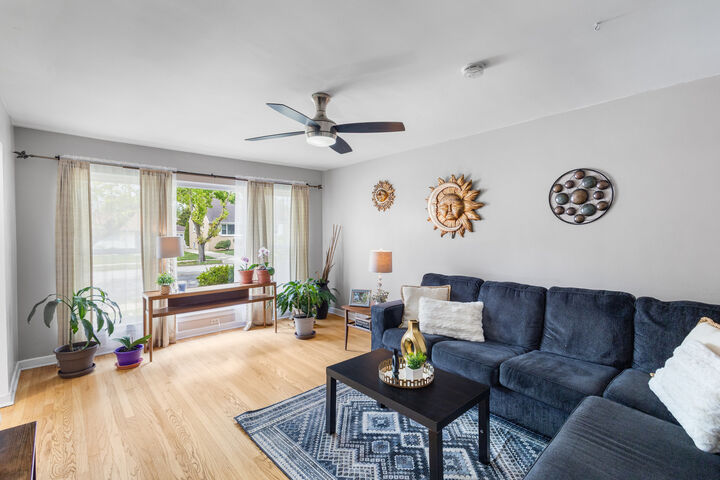 Property Photo:  2711 Maple Avenue  IL 60513 
