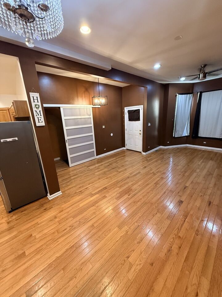 Property Photo:  
