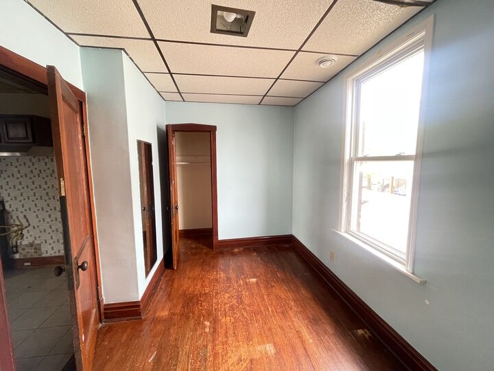 Property Photo:  