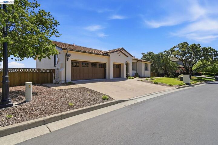 Property Photo:  5322 Carole Ridge Ct.  CA 94534-6785 