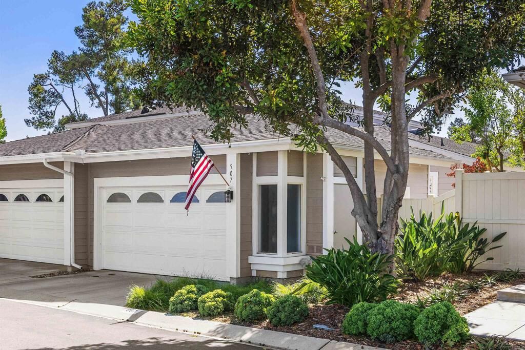 Property Photo:  907 Wentworth Circle  CA 92081 