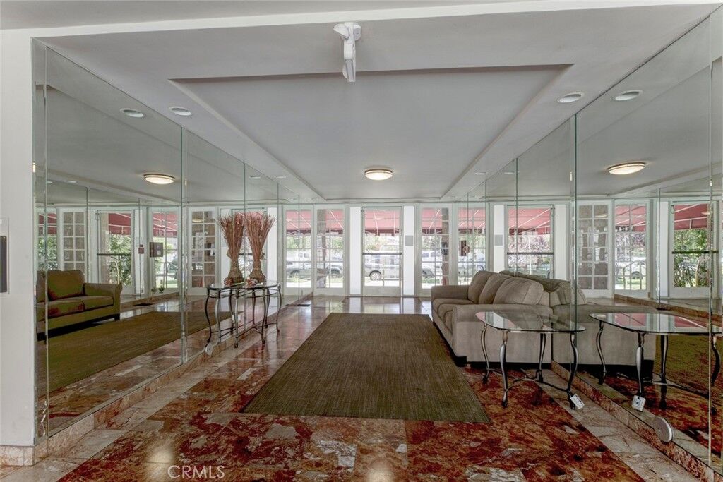 Property Photo:  4487 Colbath 309  CA 91423 