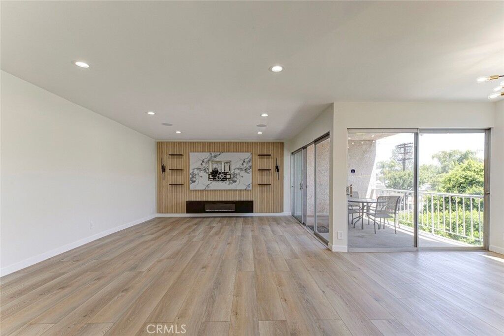 Property Photo:  4487 Colbath 309  CA 91423 