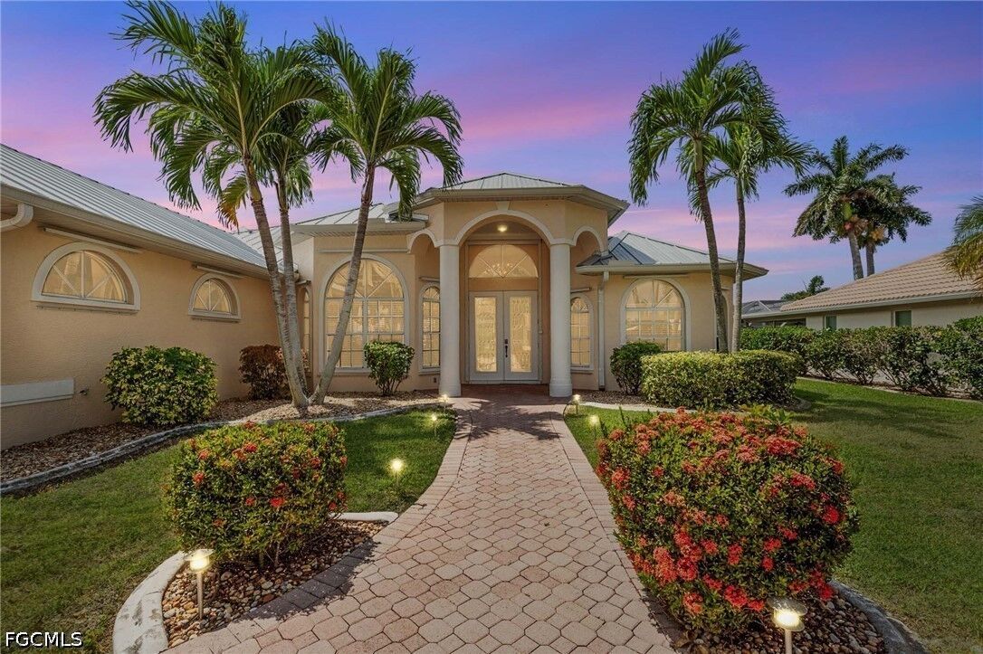 Property Photo:  2008 Palaco Grande Parkway  FL 33904 