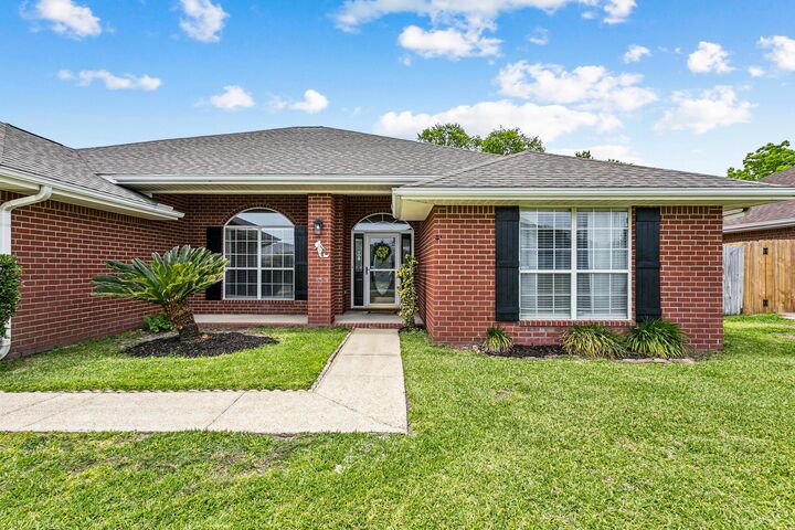 Property Photo:  2298 Heritage Circle  FL 32566 