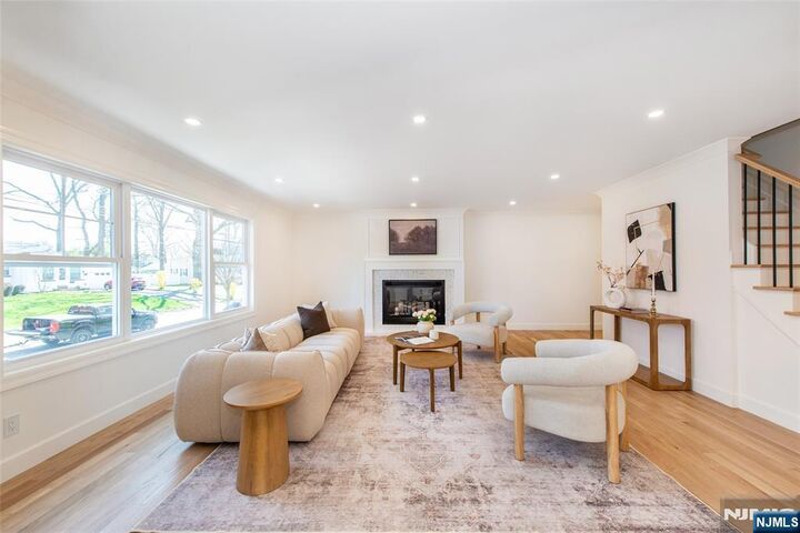 Property Photo:  196 Vinton Circle  NJ 07023 