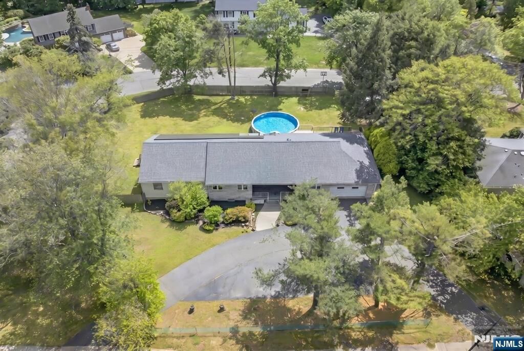 Property Photo:  915 Glen Avenue  NJ 07676 