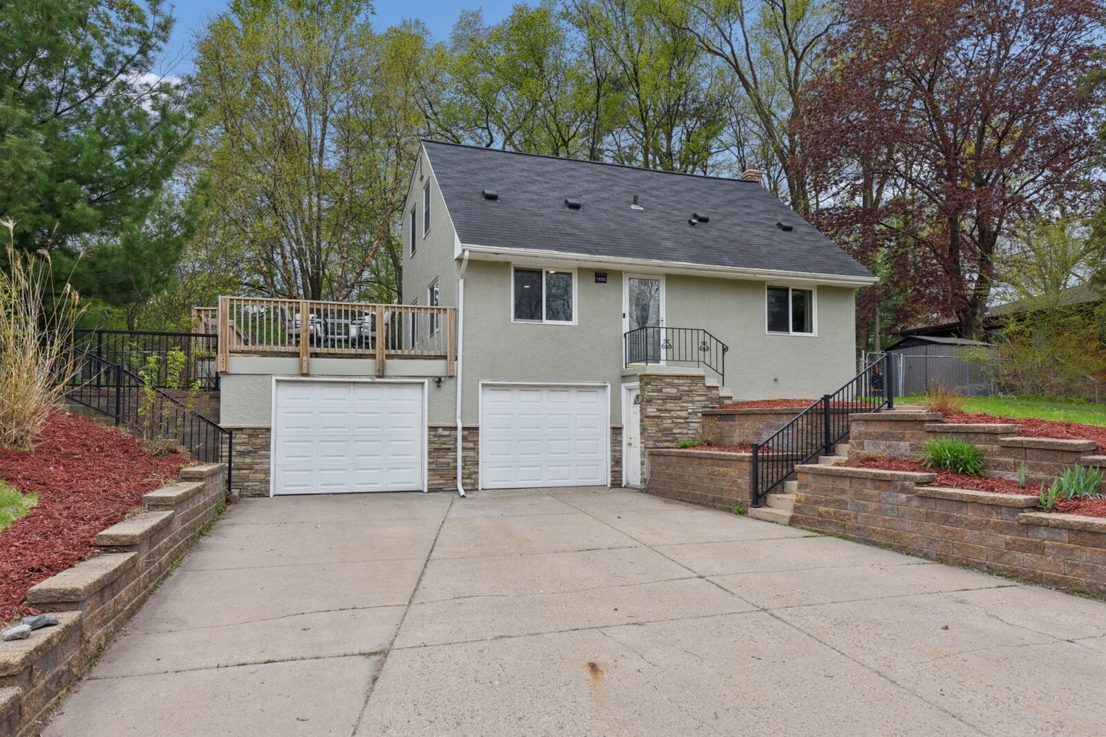 Property Photo:  1405 Mahtomedi Avenue  MN 55115 