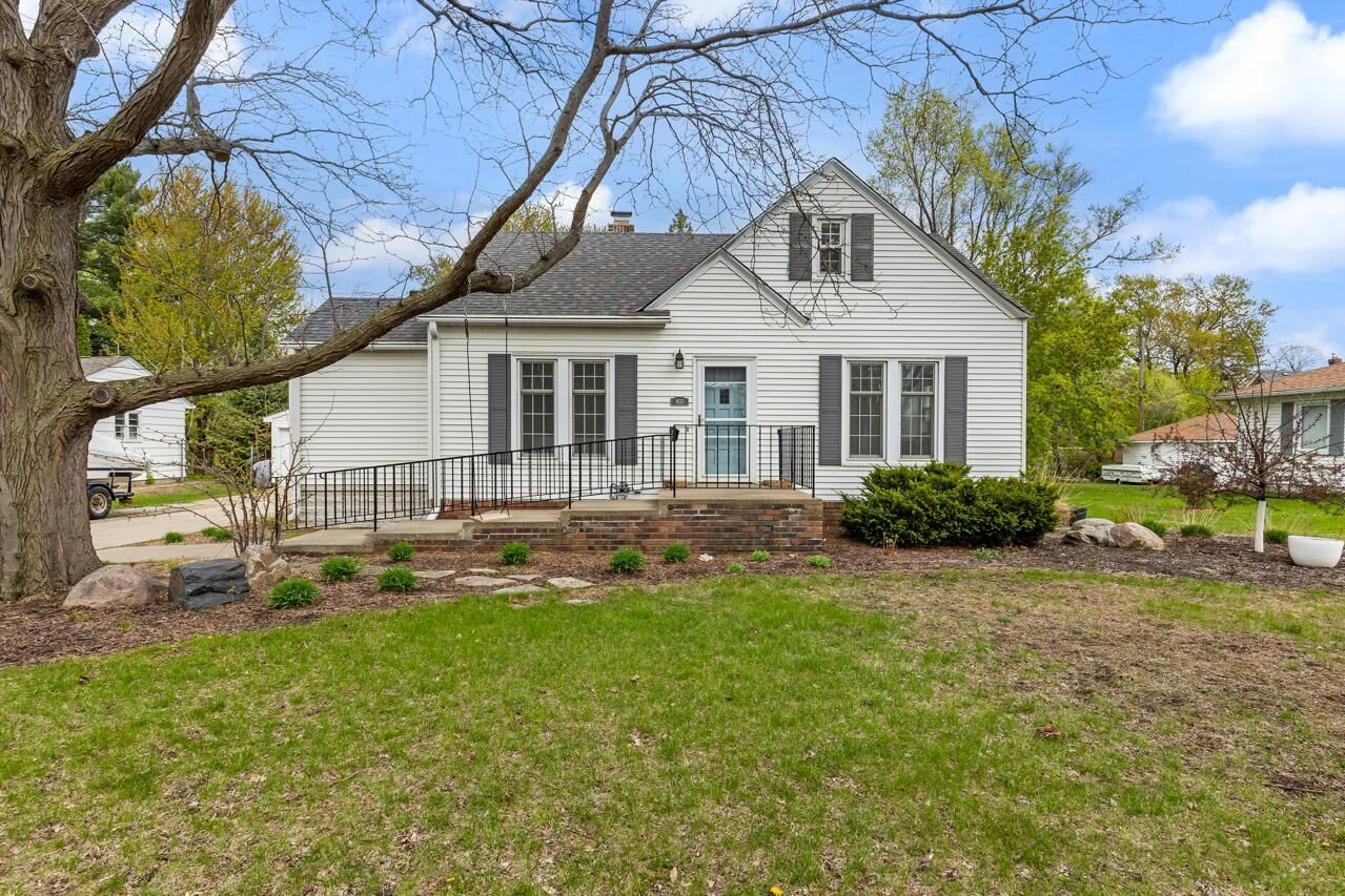 Property Photo:  1633 Maryland Avenue S  MN 55426 