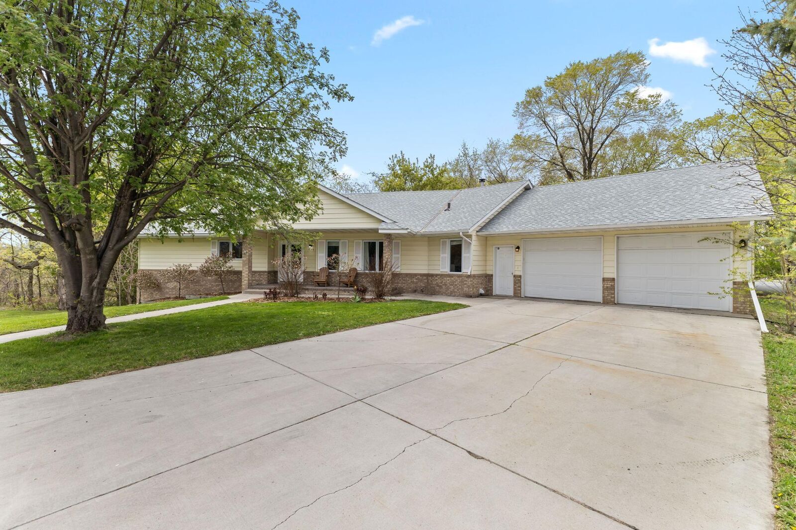 Property Photo:  525 County Road 12 S  MN 55313 