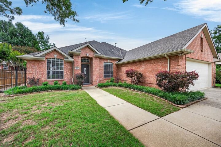 Property Photo:  616 Chestnut Drive  TX 76248 