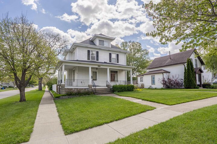 Property Photo:  200 4th Ave SE  IA 51031 