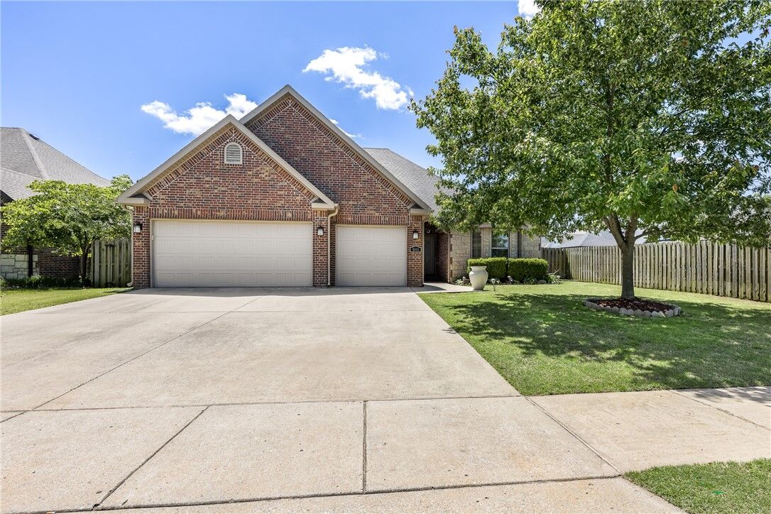 Property Photo: 3905 SW Gemstone Boulevard AR 72713