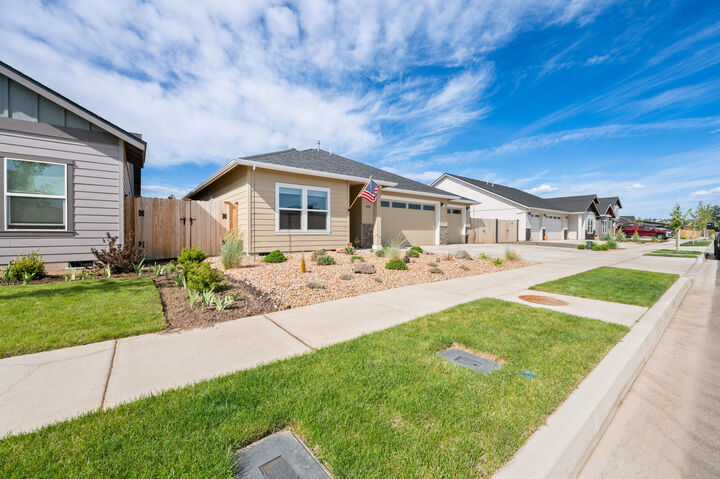 Property Photo:  4951 SW Yew Place  OR 97756 