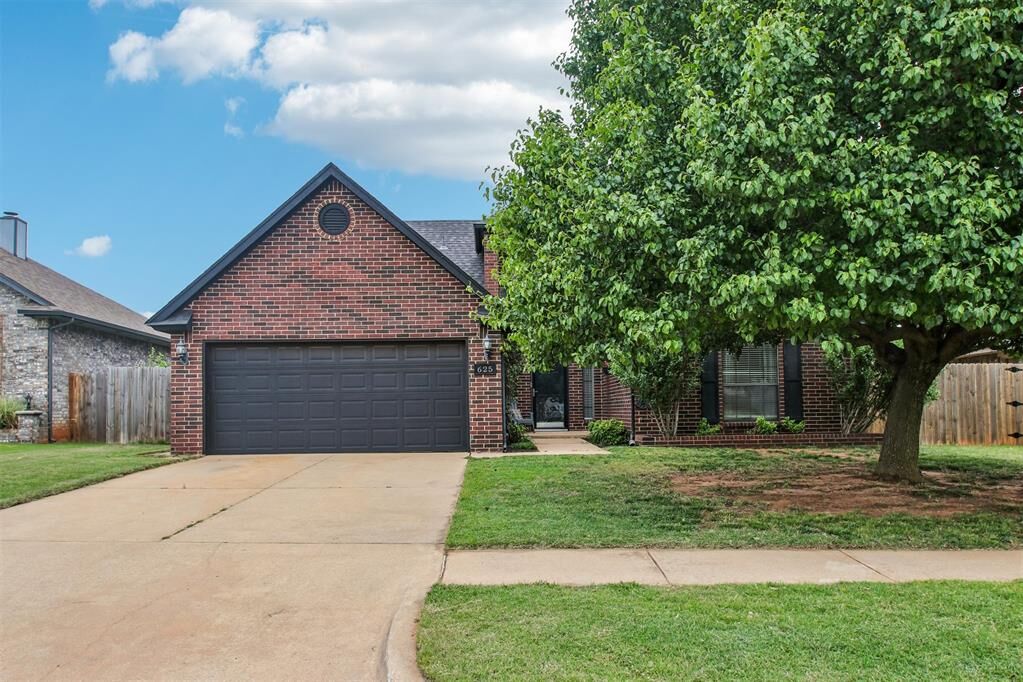 Property Photo:  625 Fire Light Drive  OK 73160 