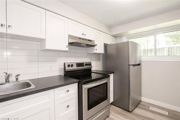 Property Photo:  34 Highcourt Crescent Lower  ON L2M 3M6 
