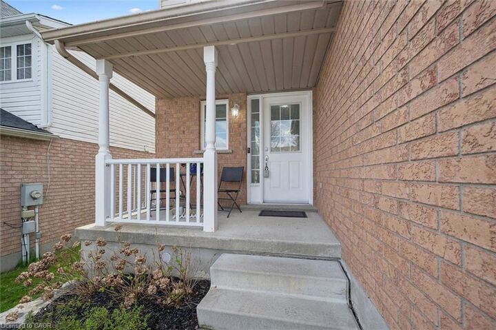 Property Photo:  31 Tisdale Court  ON N2A 4H5 