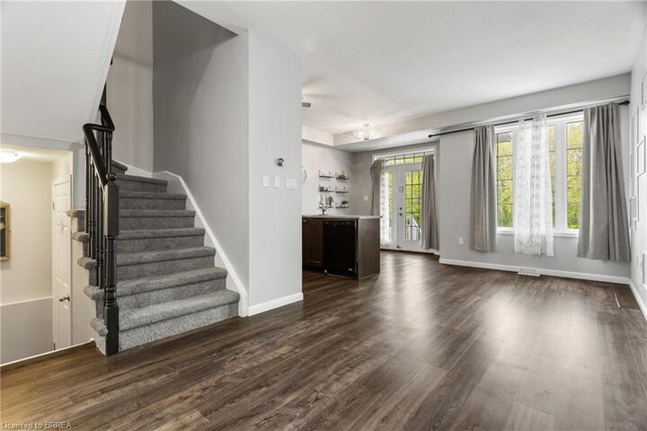 Property Photo: 21 Diana Avenue 32 ON N3T 0G7