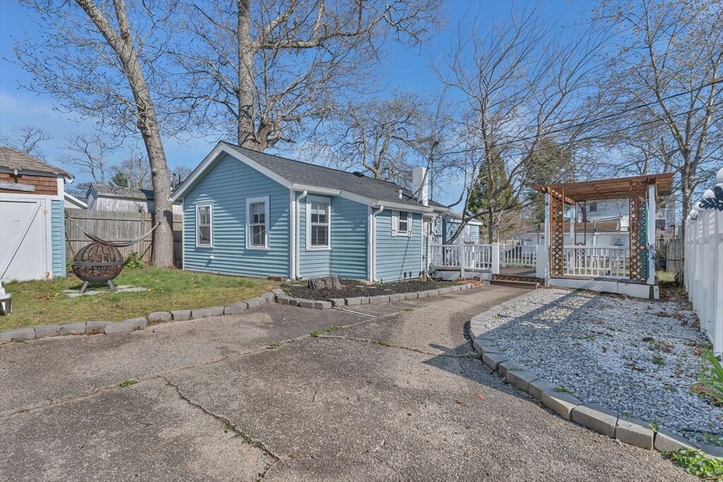Property Photo:  10-R Barnes St  MA 02571 