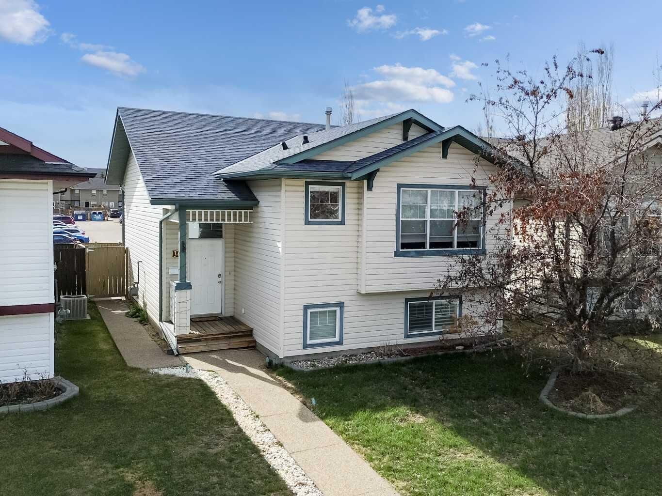 Property Photo:  36 Lanterman Close  AB T4R 3K3 