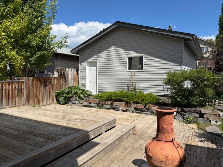 Property Photo: 202 Sunset Heights AB T4C 0C9