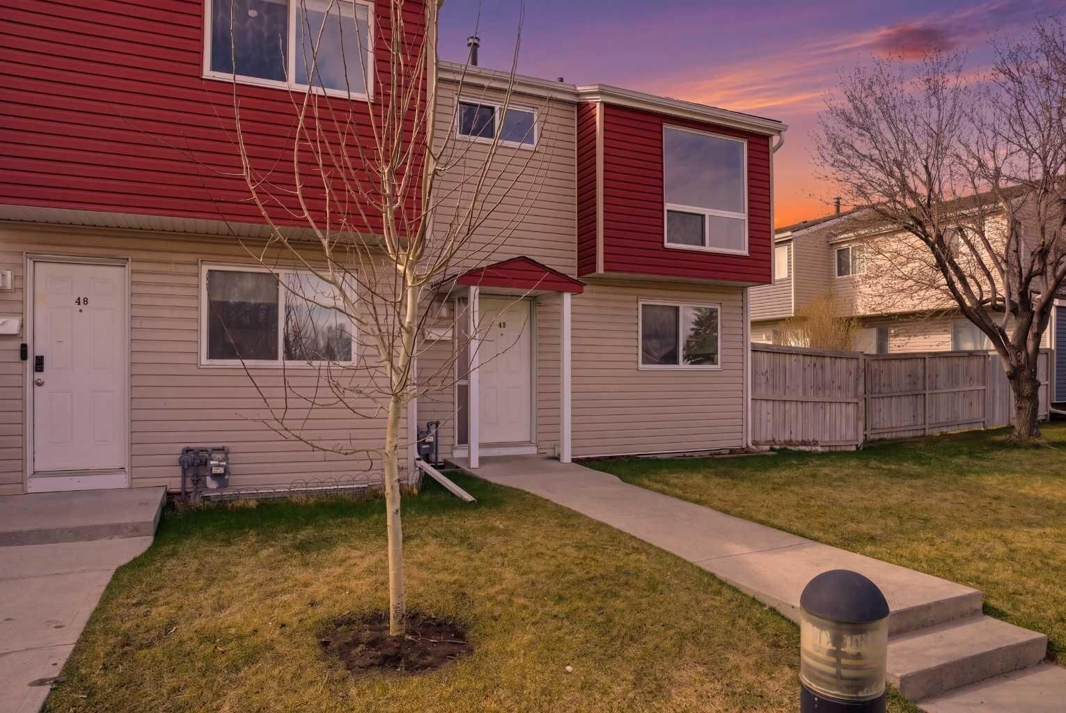 Property Photo:  5425 Pensacola Crescent SE 49  AB T2A 2G5 
