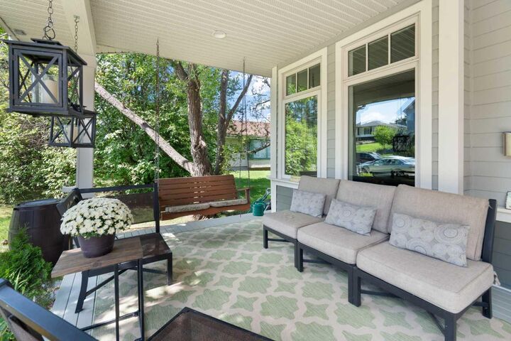 Property Photo:  1308 21 Avenue NW  AB T2M 1L4 