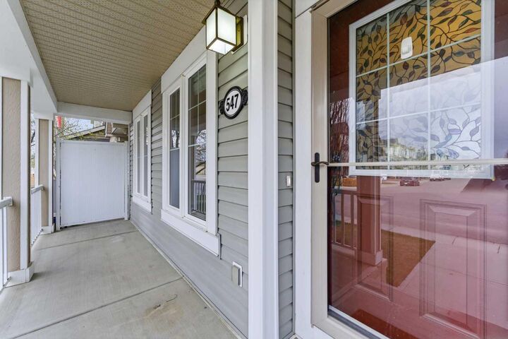 Property Photo:  547 Windstone Common SW  AB T4B 3T3 