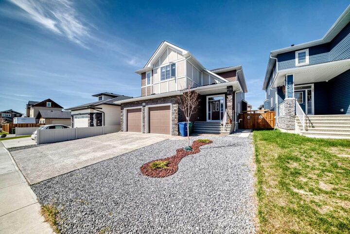 Property Photo:  2004 Ravensdun Crescent SE  AB T4A 3K2 