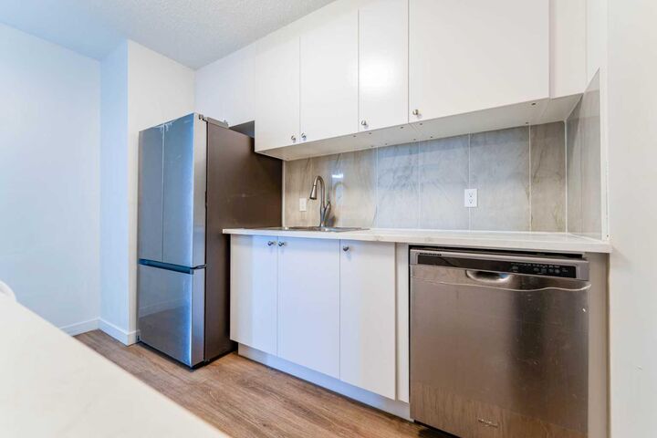 Property Photo:  4944 Dalton Drive NW 802  AB T3A 2E6 