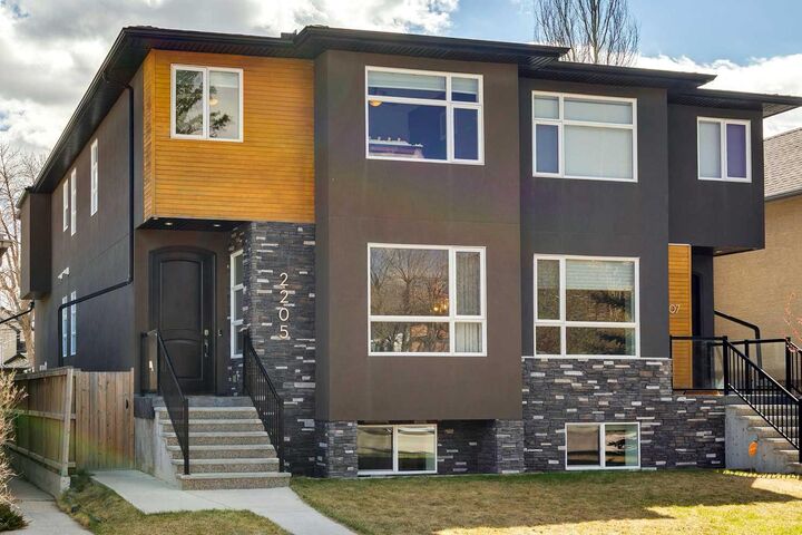 Property Photo:  2205 3 Avenue NW  AB T2N 0K7 