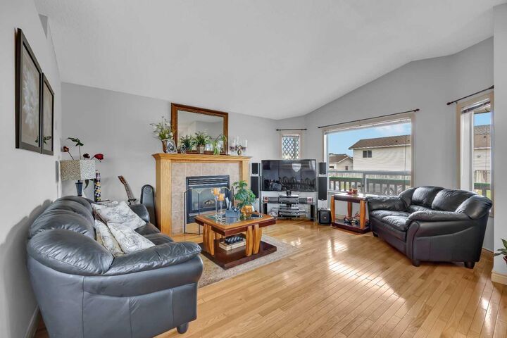 Property Photo:  189 Applemead Close SE  AB T2A 7S6 