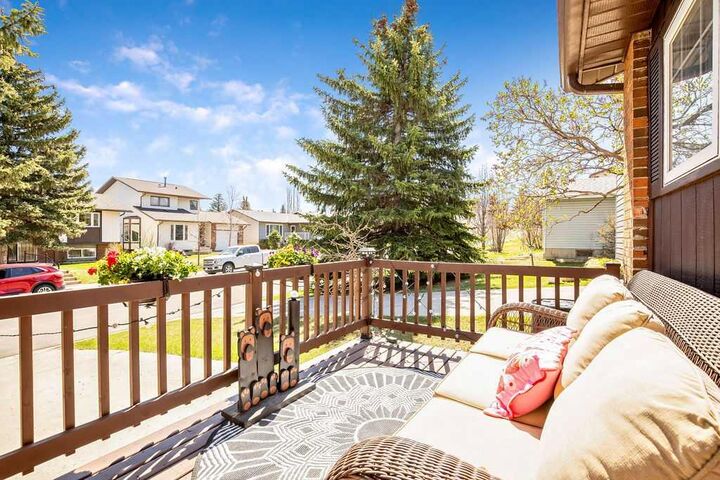 Property Photo:  99 Beddington Crescent NE  AB T3K 1N4 