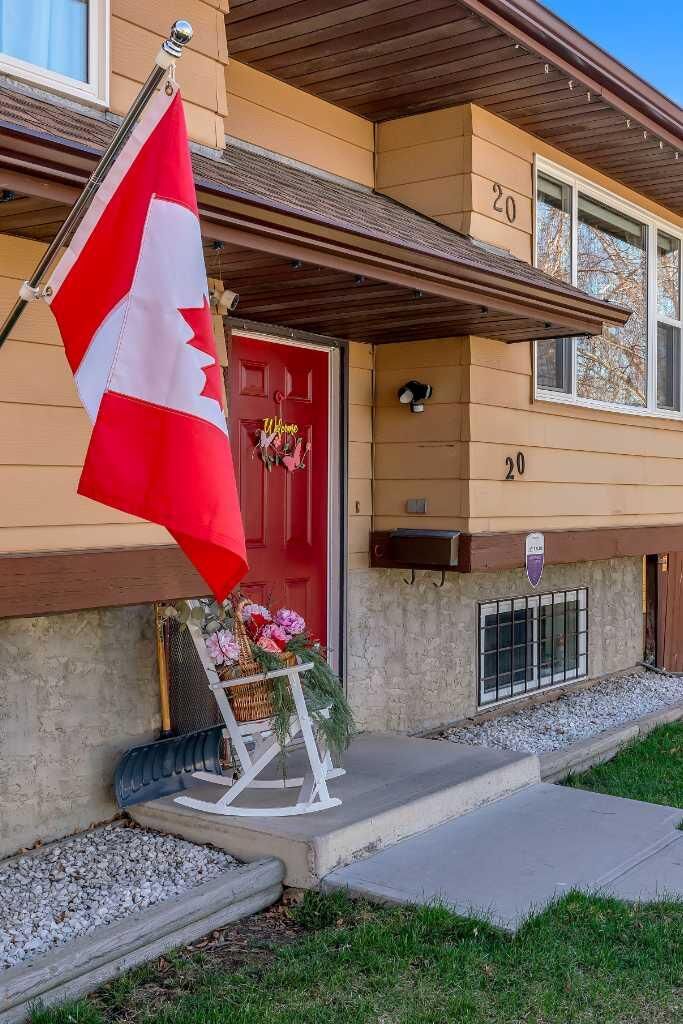 Property Photo:  20 Ogmoor Crescent SE  AB T2C 2E9 